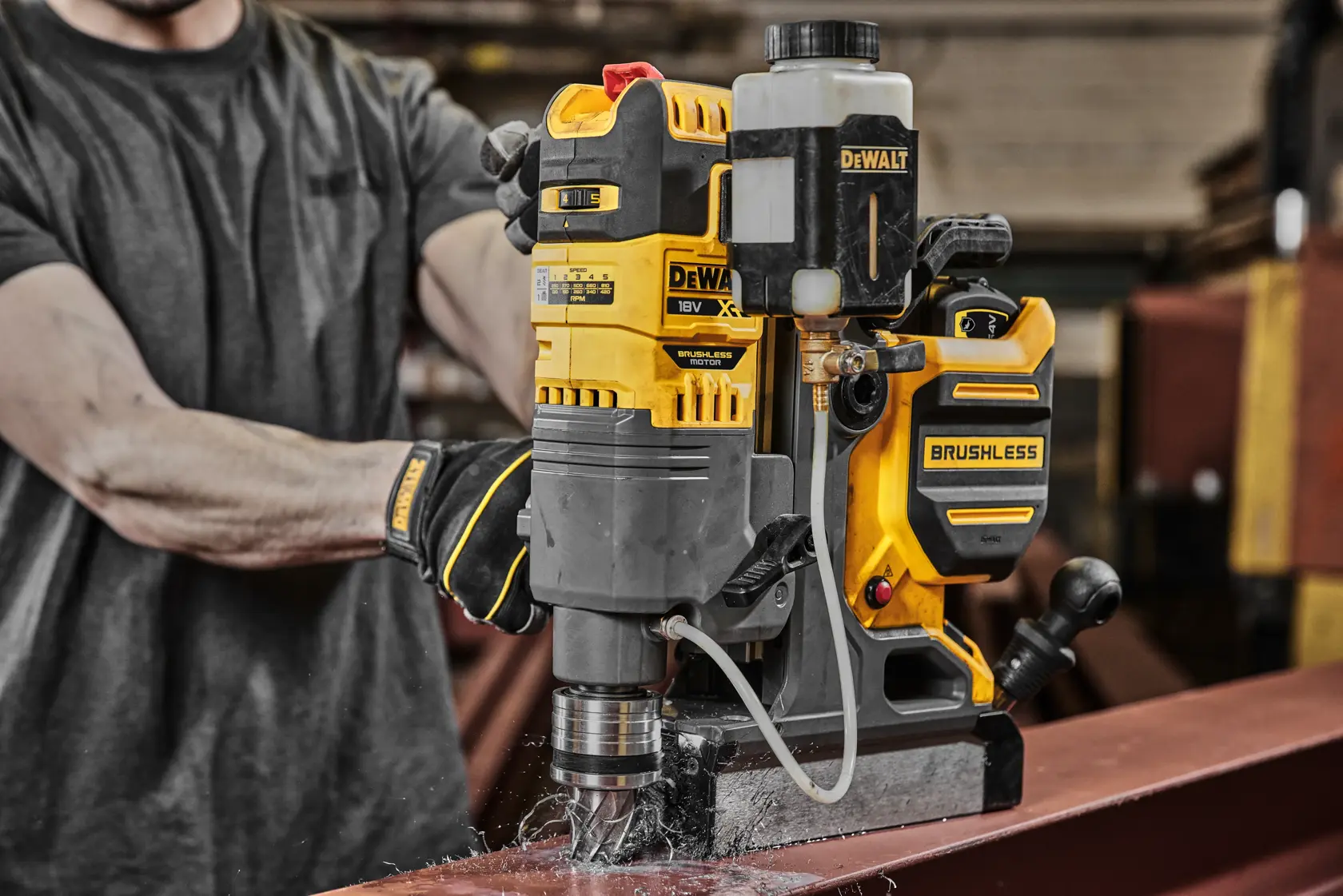 18V XR Premium Magnetische boormachine