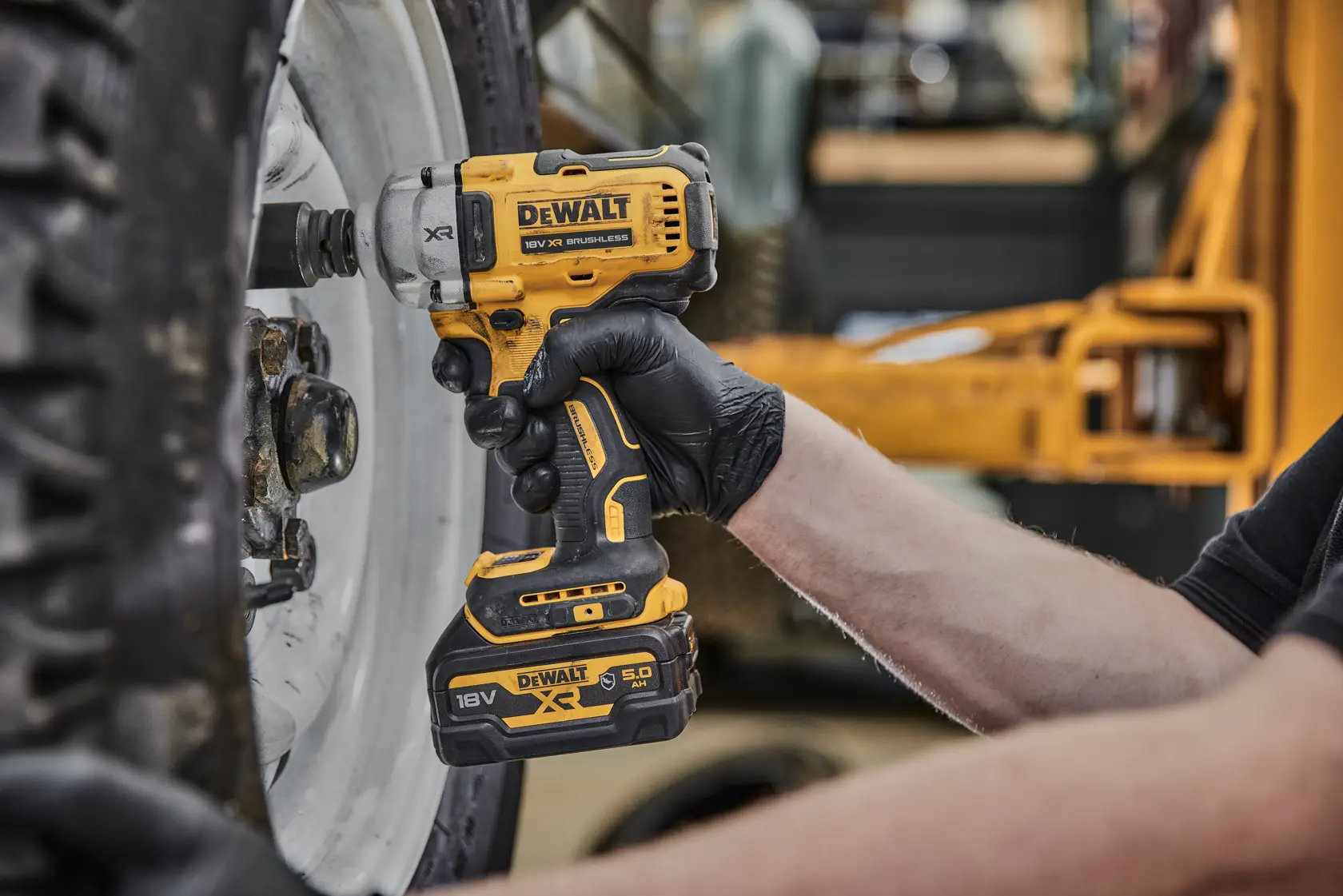 18V XR Brushless 1/2" Slagmoersleutel met frictiering aansluiting (zonder accu en lader)