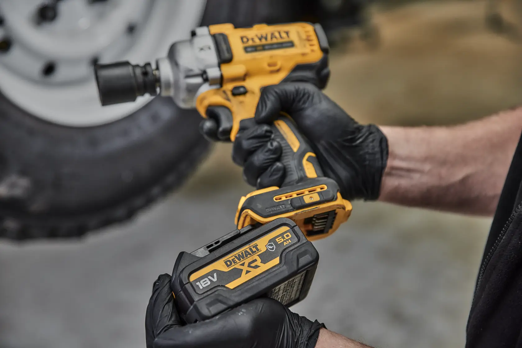 18V XR Brushless 1/2" Slagmoersleutel met frictiering aansluiting (zonder accu en lader)