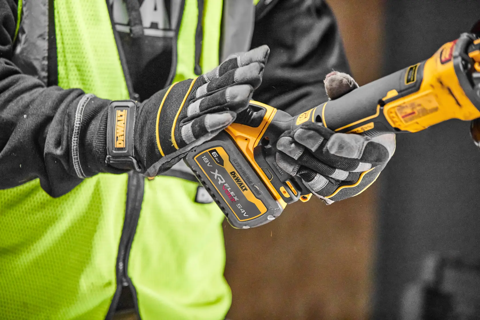 DEWALT® 18V XR® borstelloze 125mm haakse slijper met FLEXVOLT® ADVANTAGE™ (alleen gereedschap)