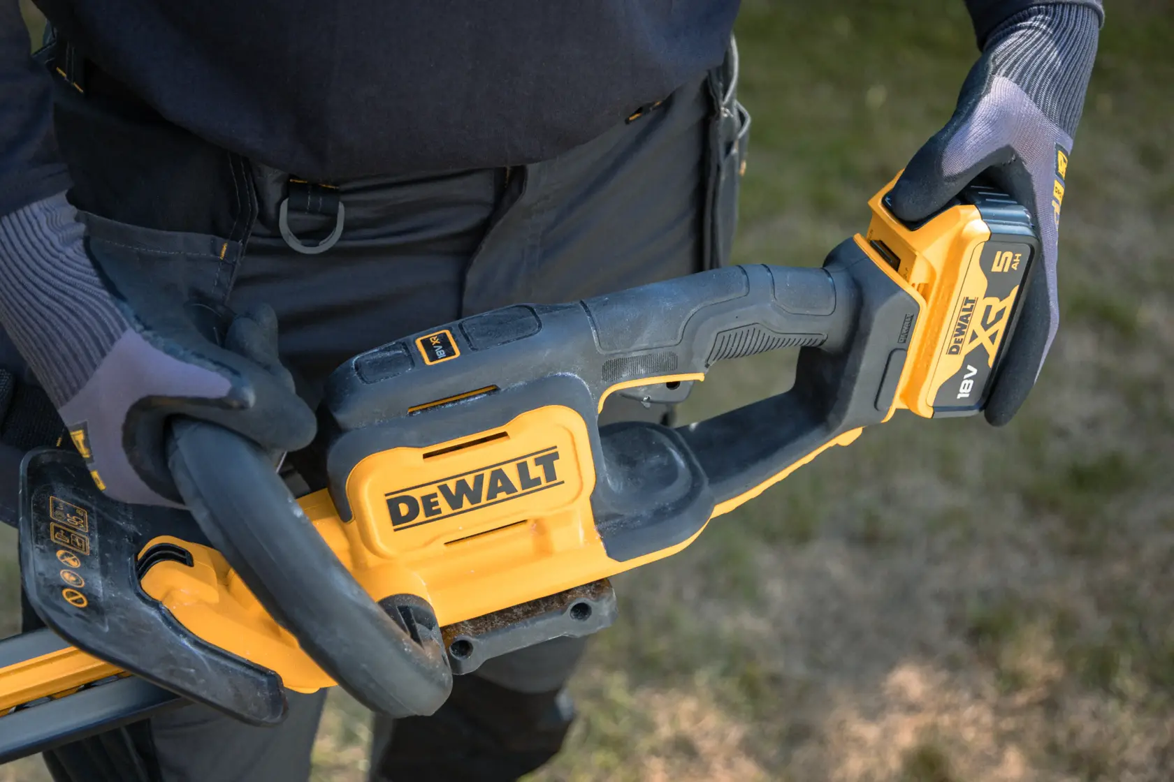 18V XR Heggenschaar 55cm (met 5.0Ah accu en lader)