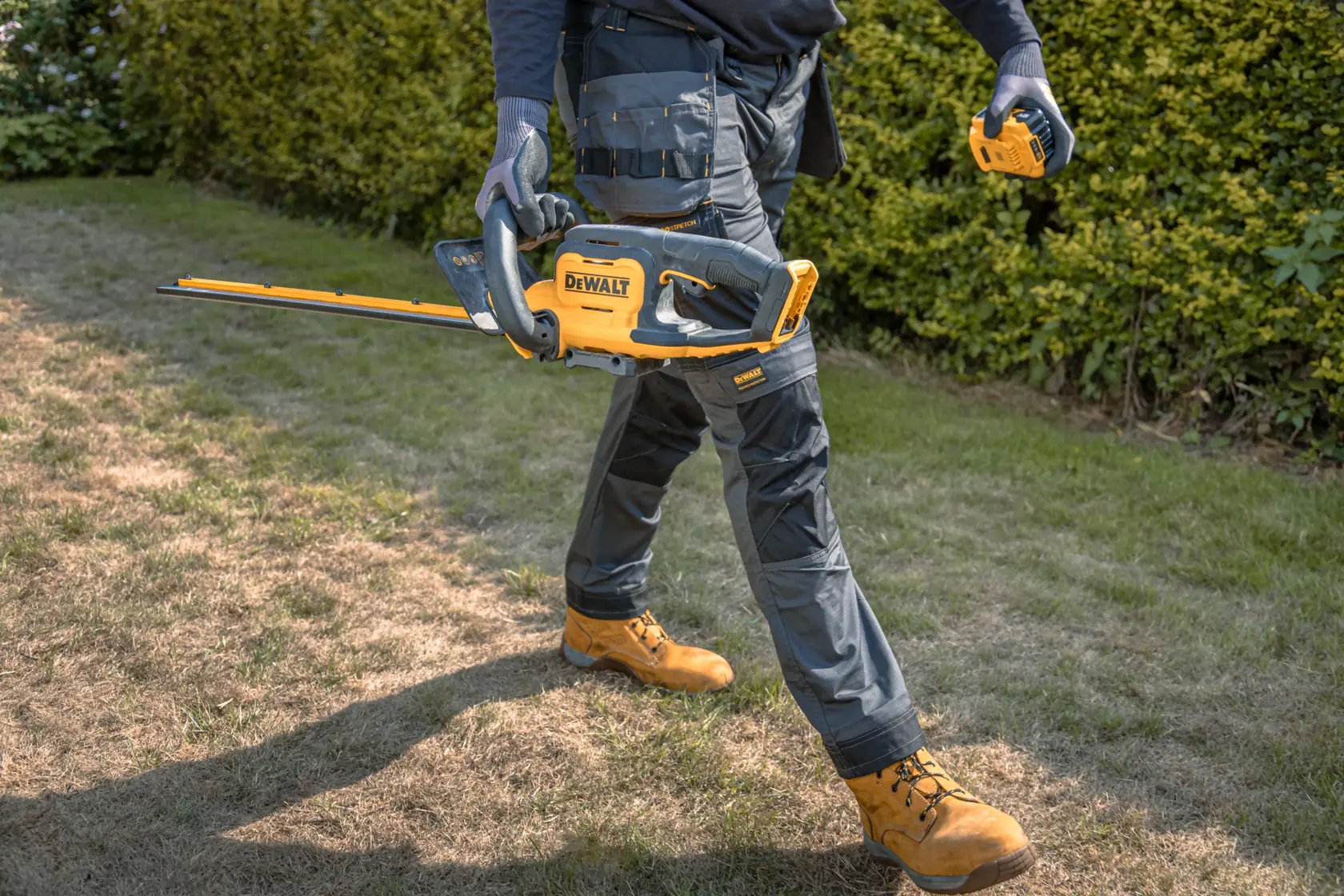 18V XR Heggenschaar 55cm (met 5.0Ah accu en lader)