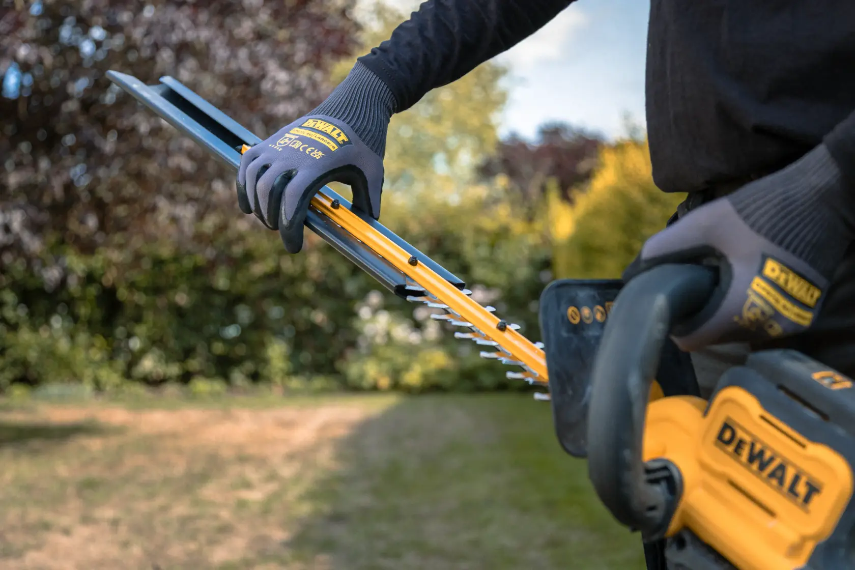 18V XR Heggenschaar 55cm (met 5.0Ah accu en lader)