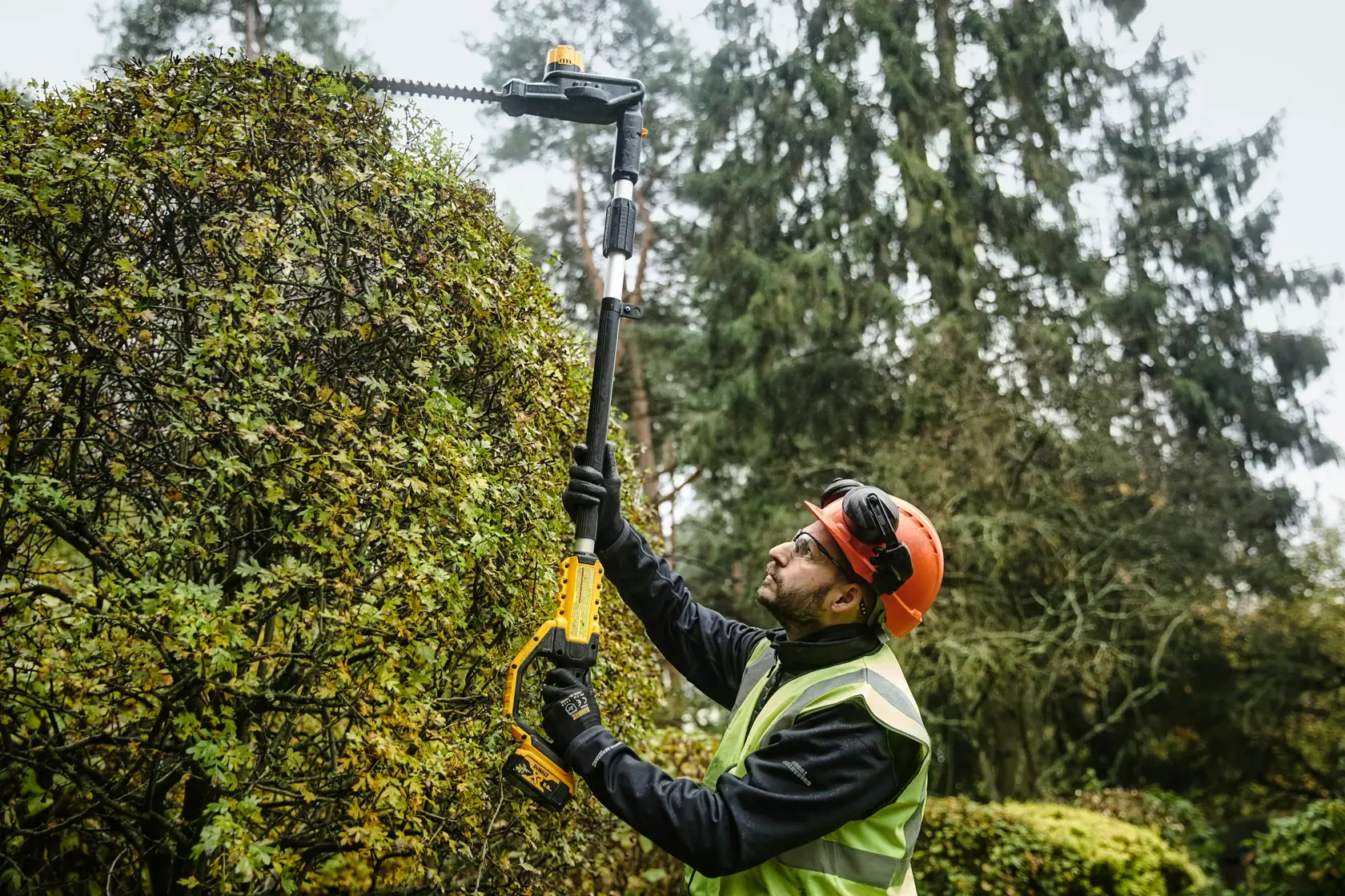 18V XR Brushless Heggenschaar op steel (zonder accu en lader)