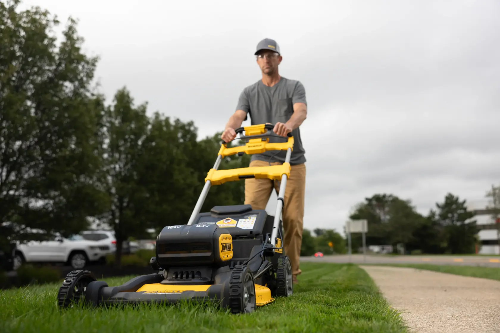 36V (2x 18V XR) Brushless Zelftrekkende Grasmaaier 53cm (zonder accu en lader)