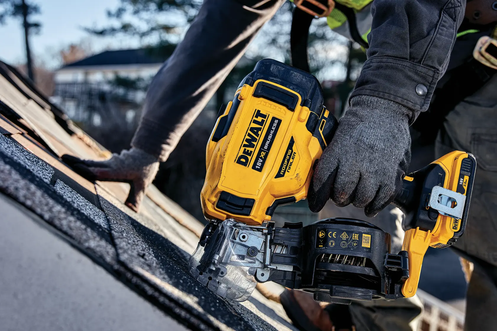18V XR Brushless Roofing rolspijkertacker 2x 2.0Ah in TSTAK®