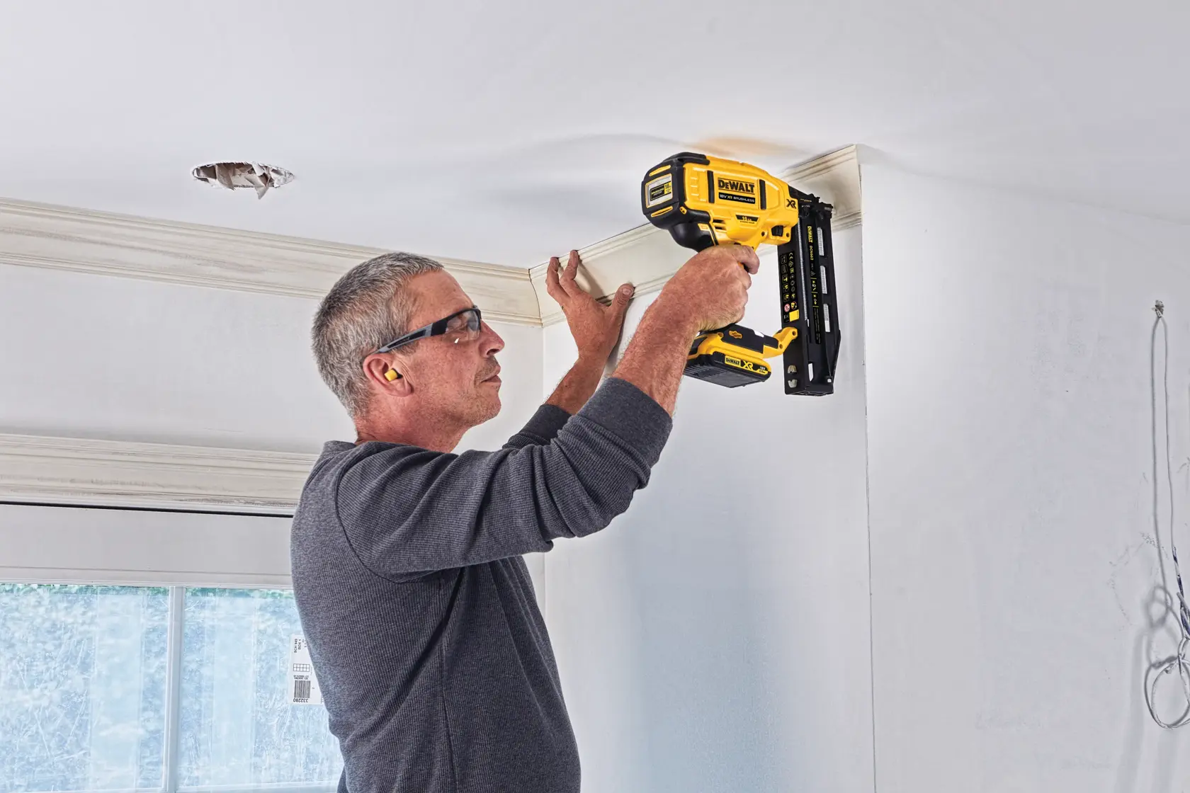 18V XR Brushless 16Ga Afwerktacker (recht magazijn) - zonder accu en lader