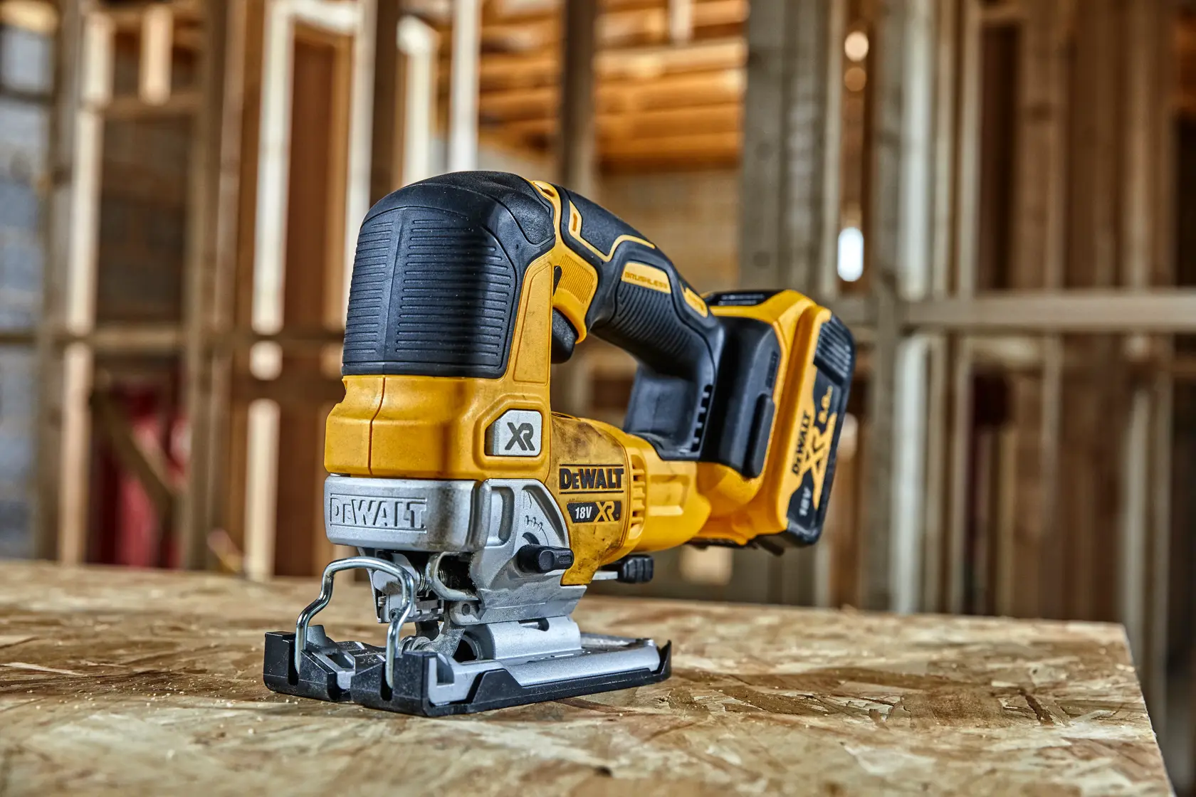 18V XR Brushless Decoupeerzaag 2x 5.0Ah in TSTAK® koffer