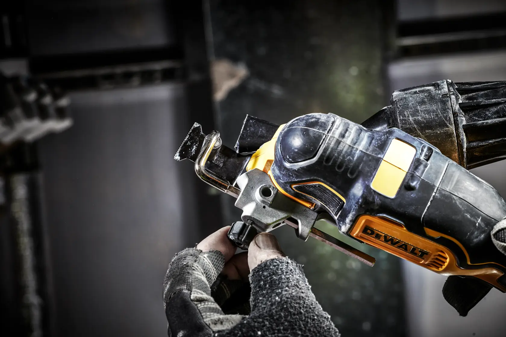 18V XR Brushless oscillerende multitool met 3 snelheden 2x5.0Ah