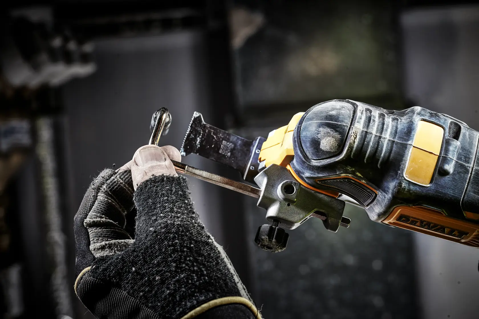18V XR Brushless oscillerende multitool met 3 snelheden 2x5.0Ah